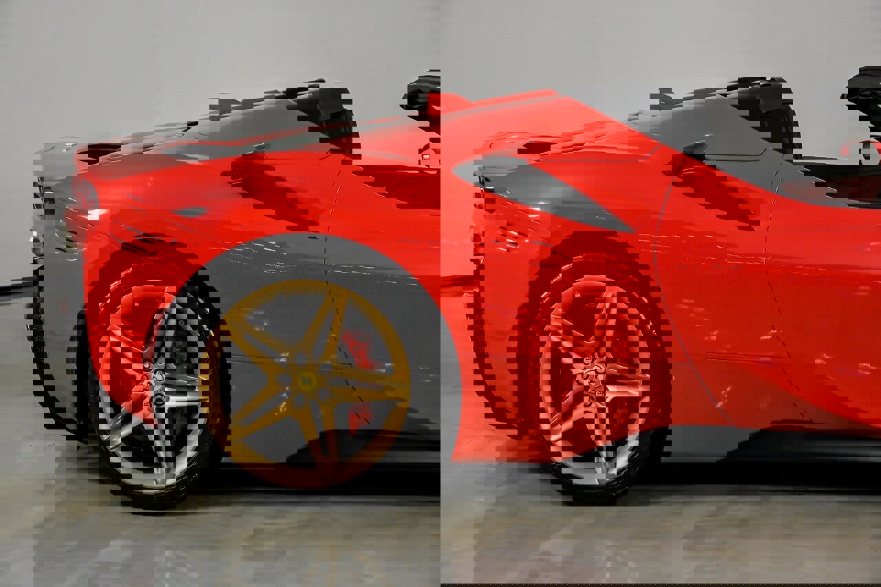 Used 2022 Ferrari SF90 Spider image 13