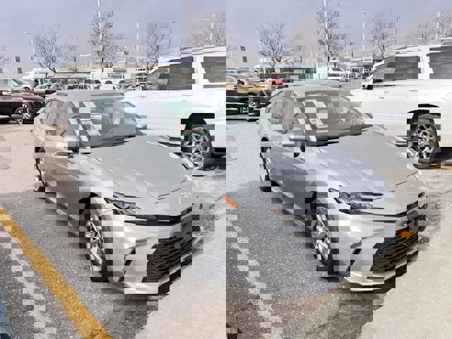 Used 2025 Toyota Camry LE video 1