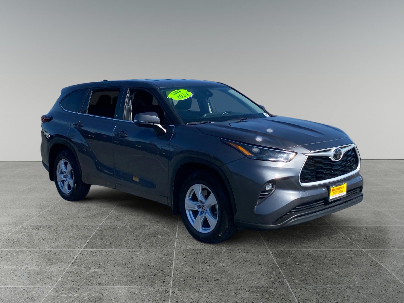 Used 2024 Toyota Highlander LE AWD/4WD image 7