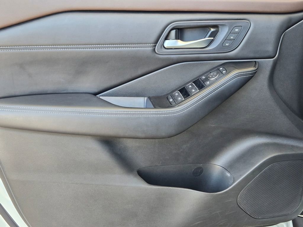 Used 2023 Nissan Rogue SL w/ SL Premium Package FWD image 11