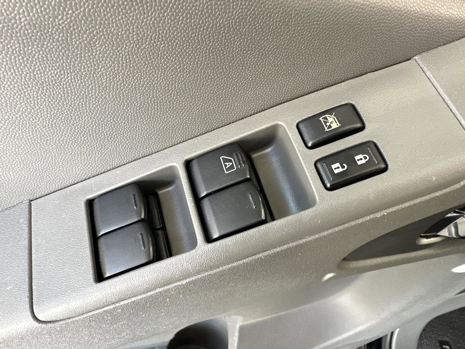 Used 2016 Nissan Frontier SV image 12