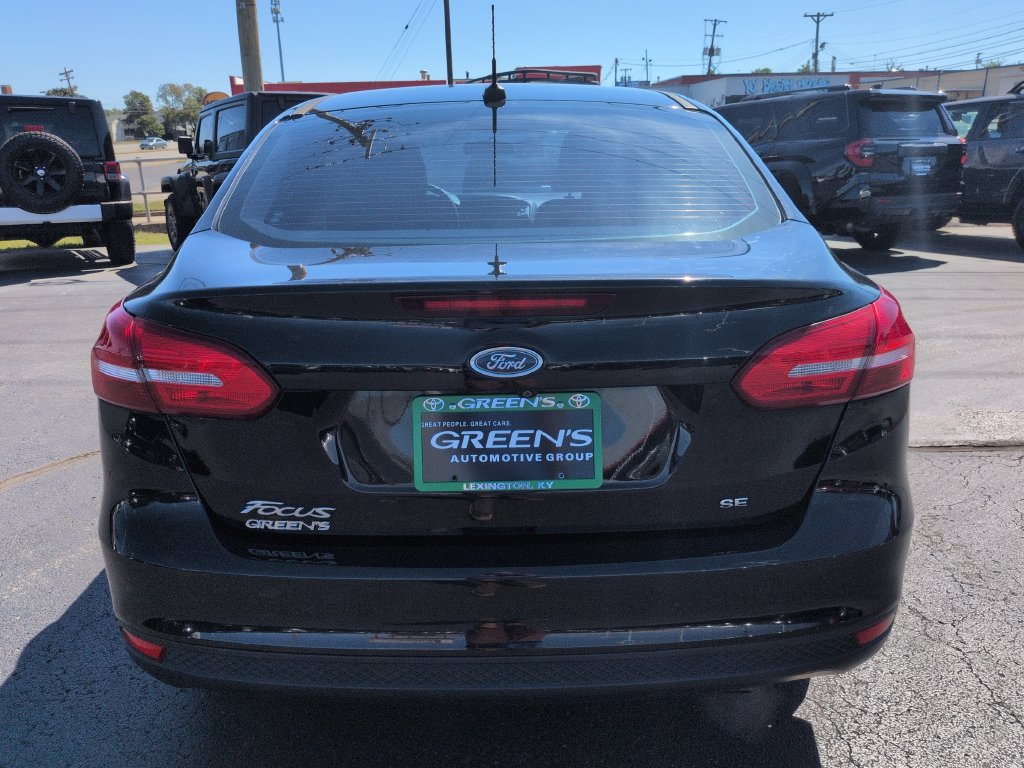 Used 2018 Ford Focus SE w/ SE Appearance Package FWD image 5