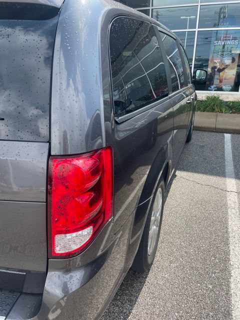 Used 2018 Dodge Grand Caravan SE FWD image 11