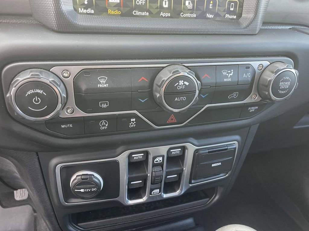 Used 2018 Jeep Wrangler Unlimited Sahara image 26