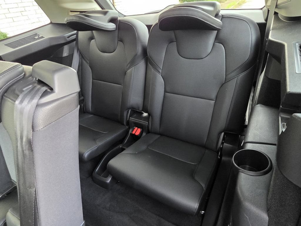 Used 2018 Volvo XC90 T6 Momentum w/ Convenience Package AWD/4WD image 15