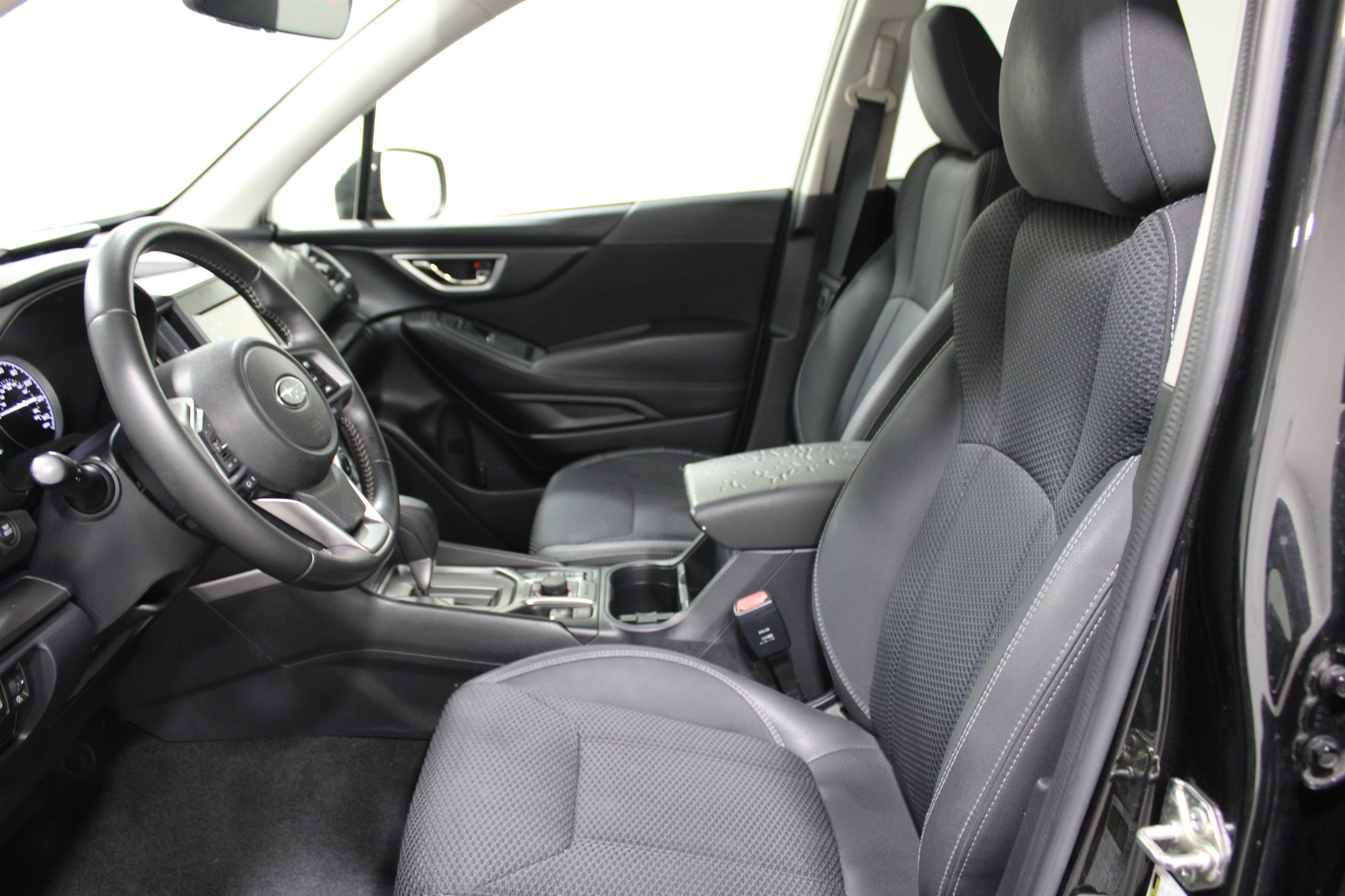 Used 2019 Subaru Forester Premium AWD/4WD image 3
