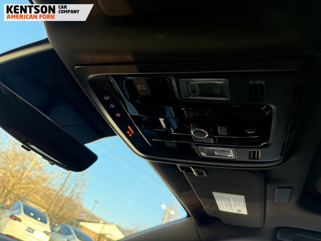 Used 2025 Cadillac Escalade Premium Luxury image 33