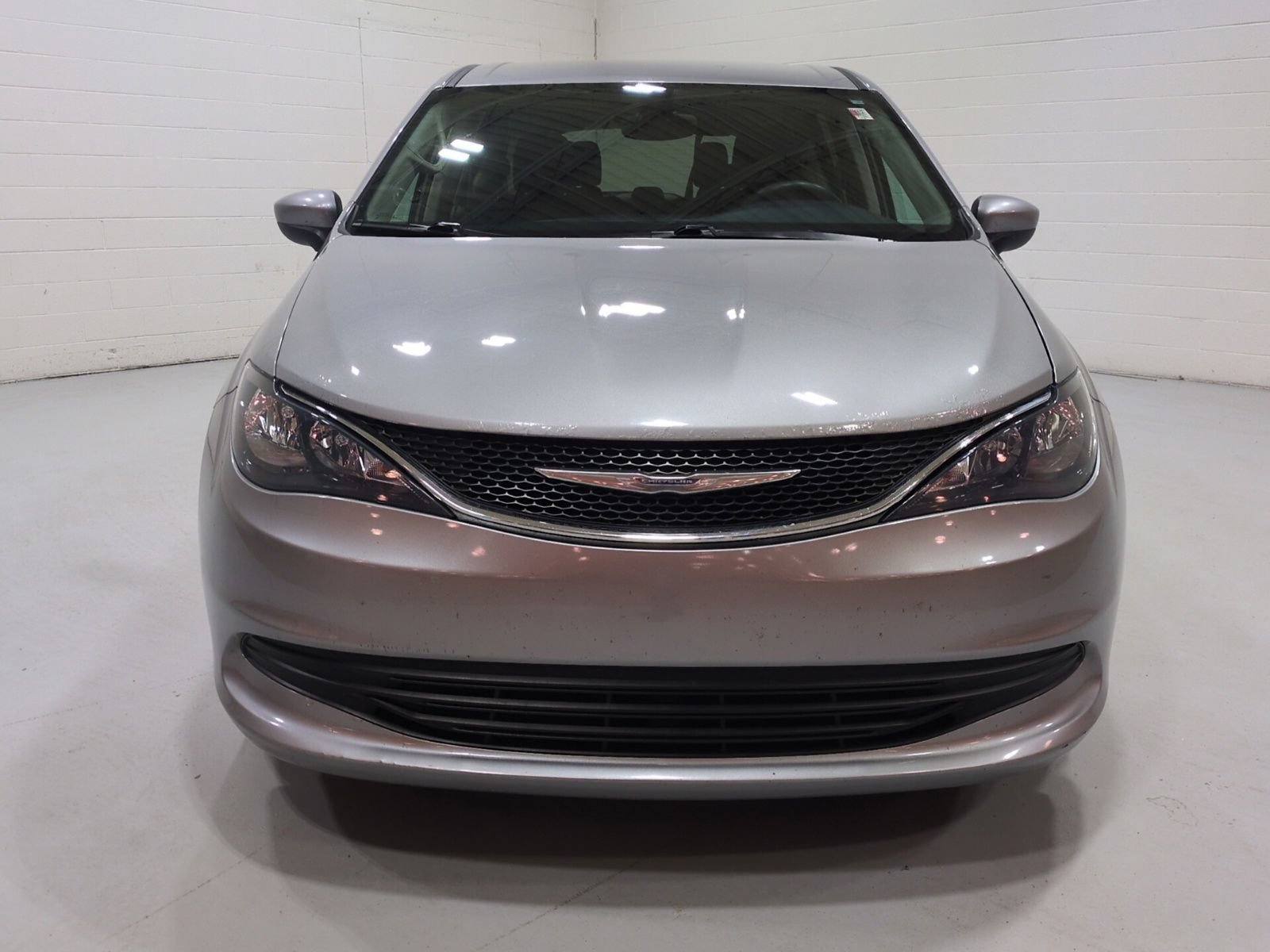 Used 2017 Chrysler Pacifica Touring FWD image 8