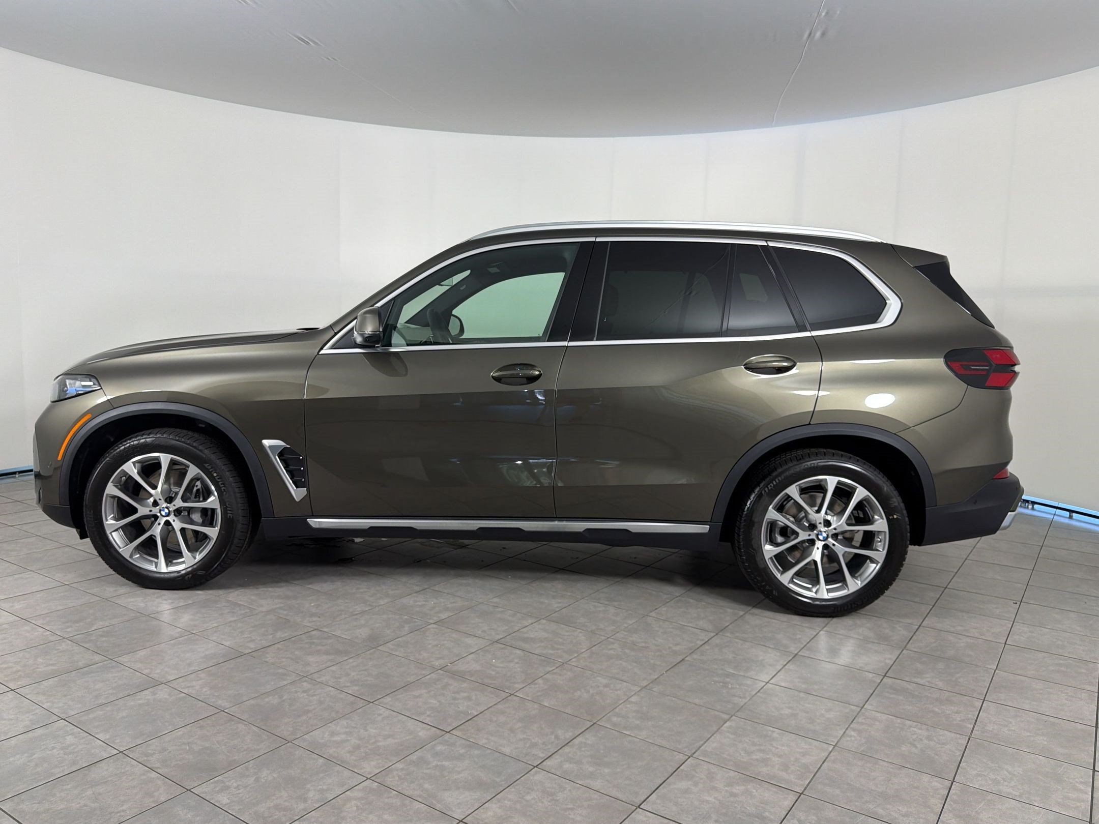 New 2026 BMW X5 xDrive40i AWD/4WD image 2