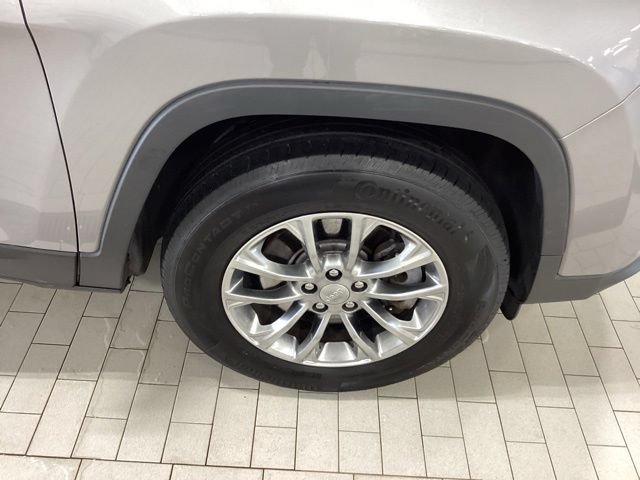 Used 2019 Jeep Cherokee Latitude Plus w/ Comfort/Convenience Group AWD/4WD image 21