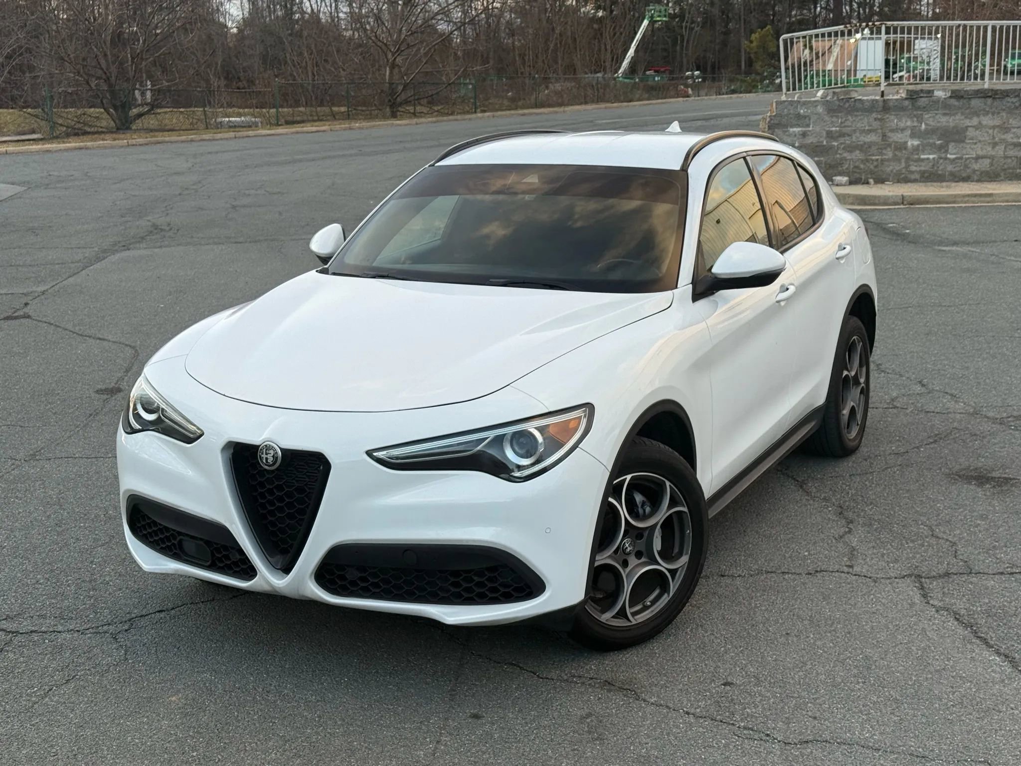 Used 2022 Alfa Romeo Stelvio Sprint image 2