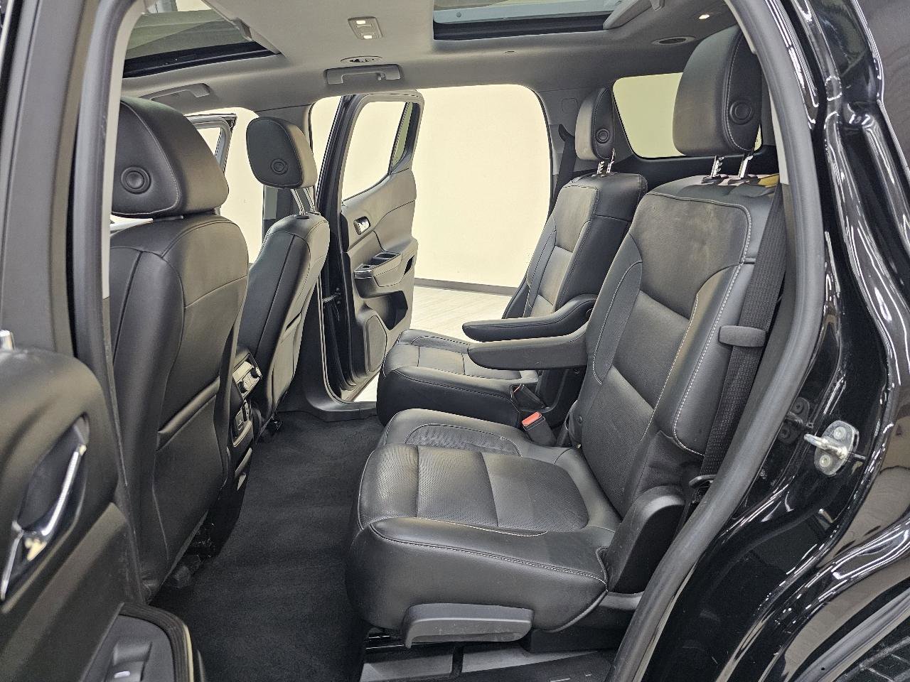 Used 2017 GMC Acadia SLT FWD image 25