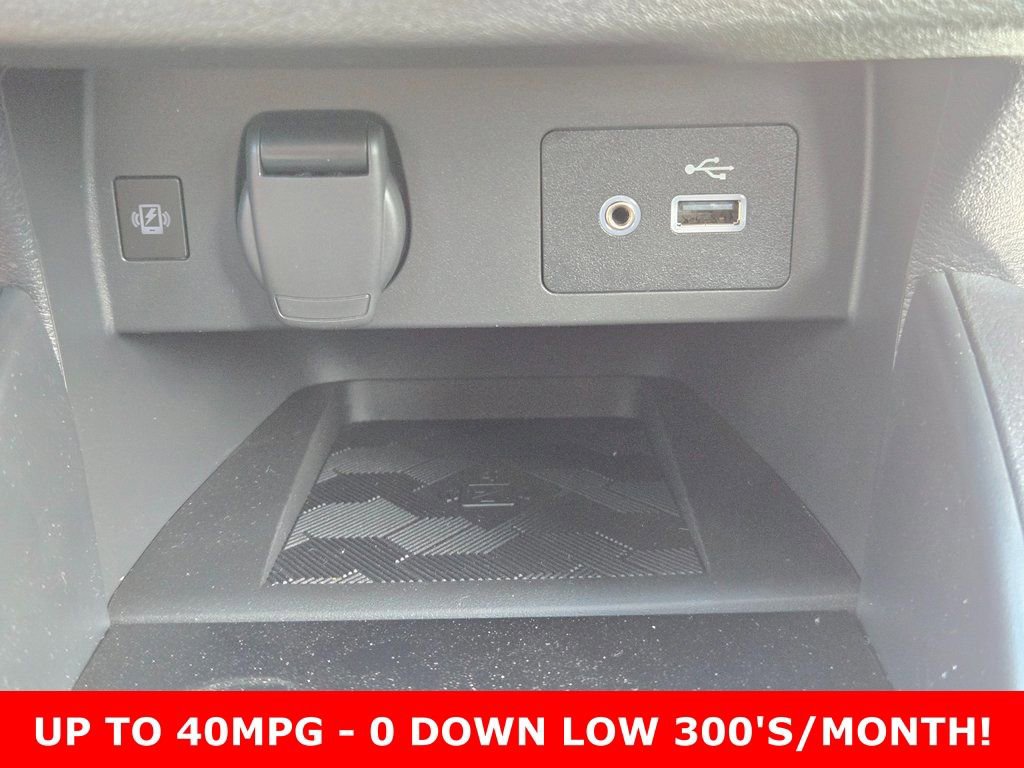 New 2025 Nissan Versa SV w/ Trunk Package FWD image 23