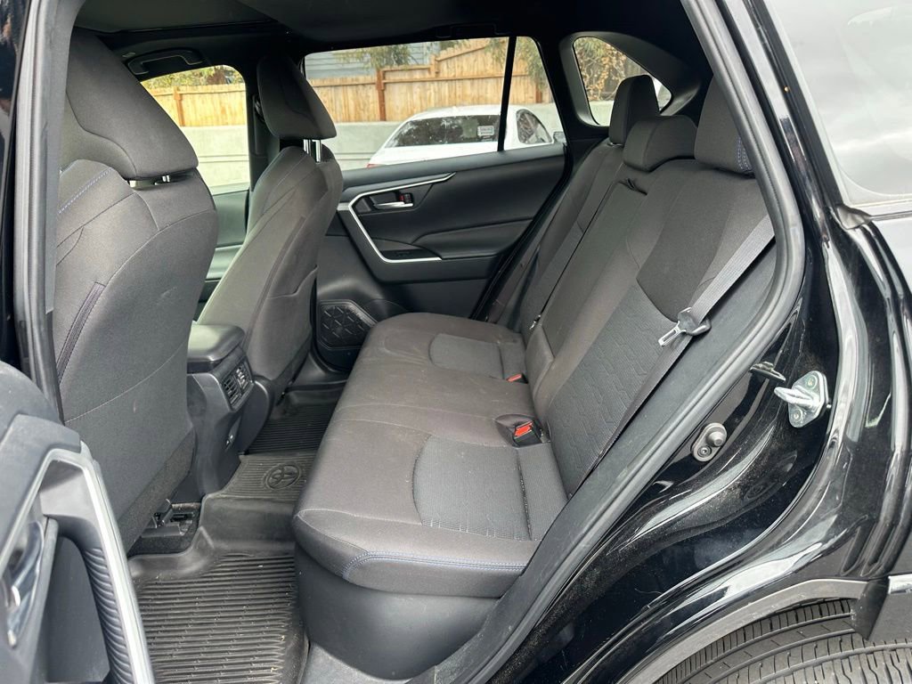 Used 2024 Toyota RAV4 SE w/ Convenience Package AWD/4WD image 9
