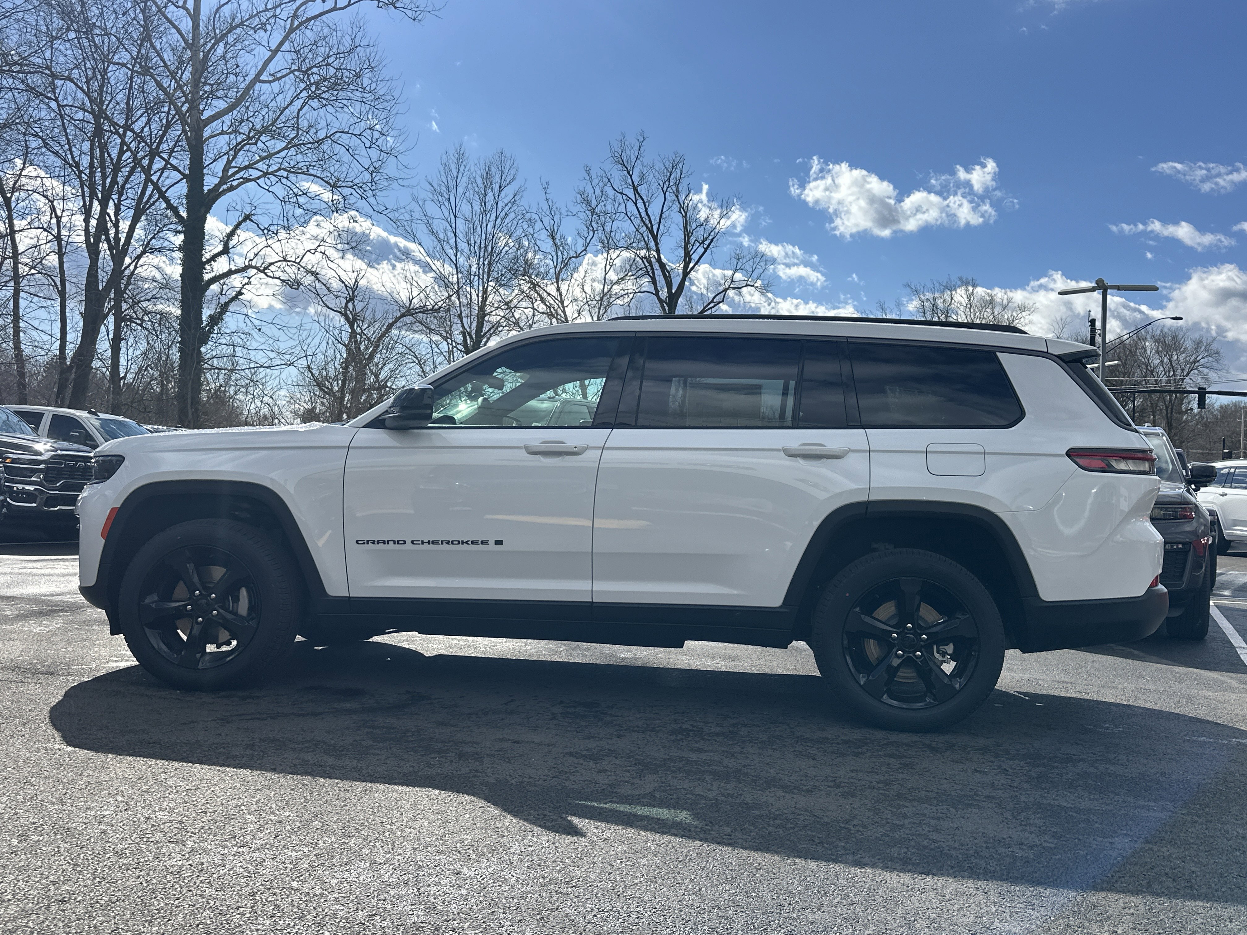 New 2026 Jeep Grand Cherokee L Limited w/ Limited Altitude Package AWD/4WD image 24