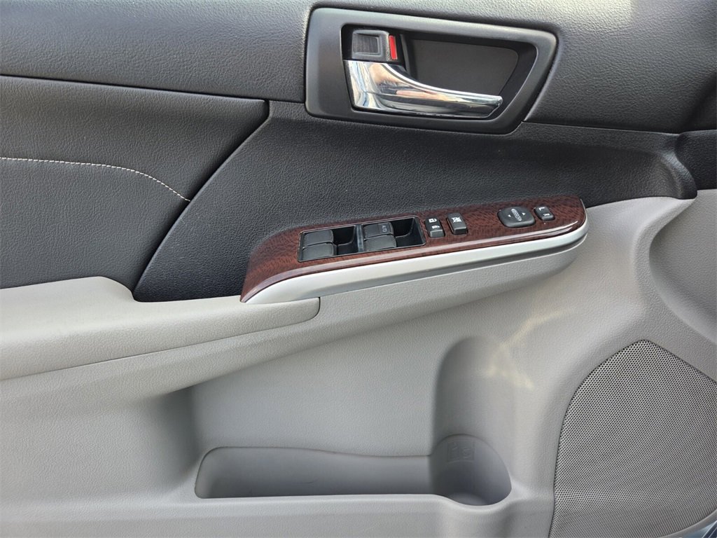 Used 2014 Toyota Camry XLE w/ Leather Package image 26