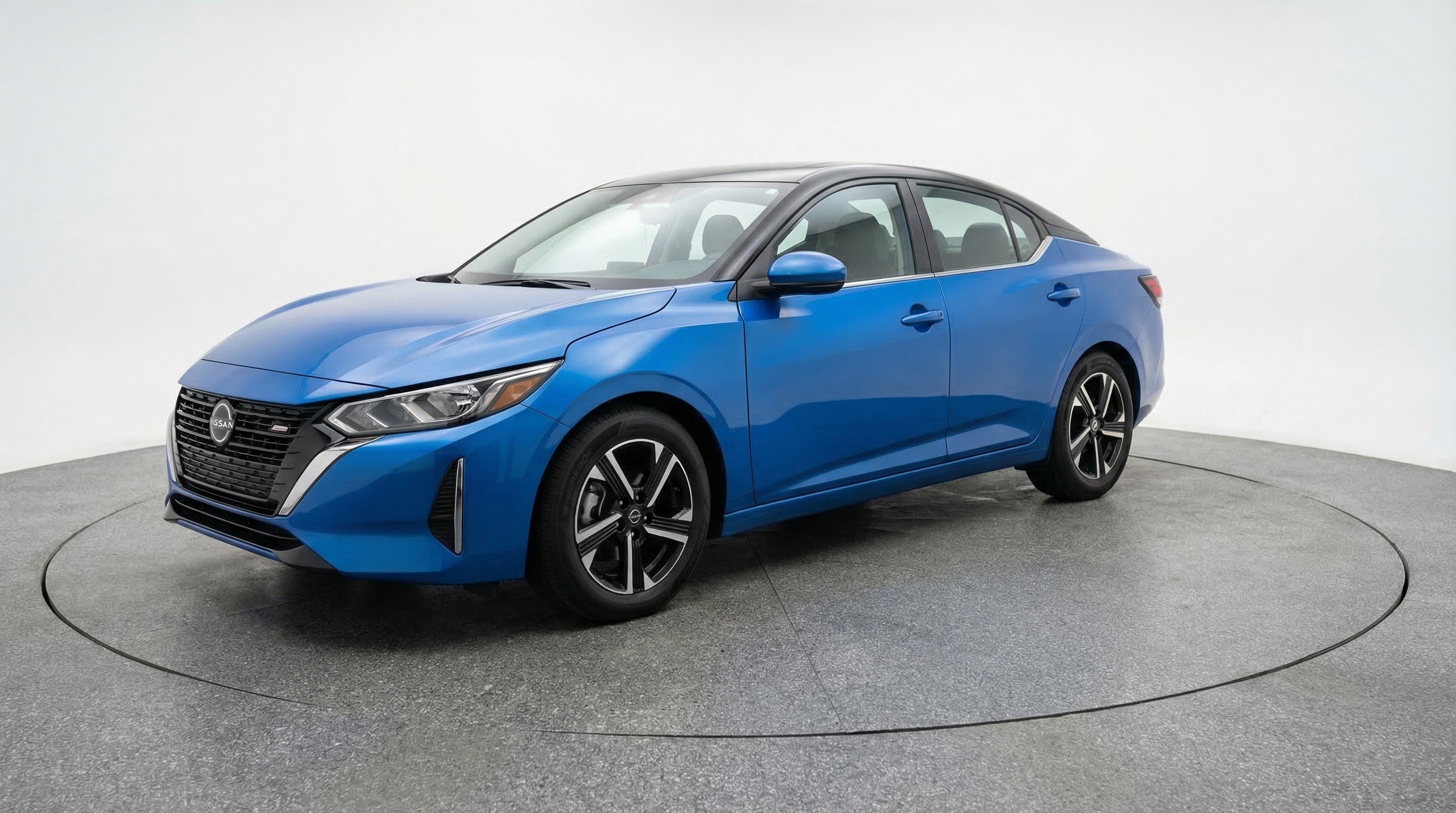 Used 2025 Nissan Sentra SV image 3