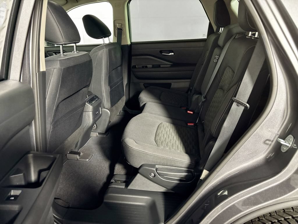 Used 2022 Nissan Pathfinder SV AWD/4WD image 19