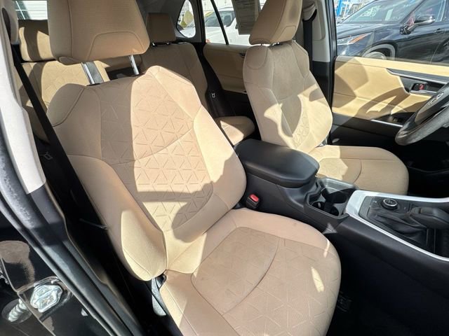 Used 2021 Toyota RAV4 XLE w/ Convenience Package image 28