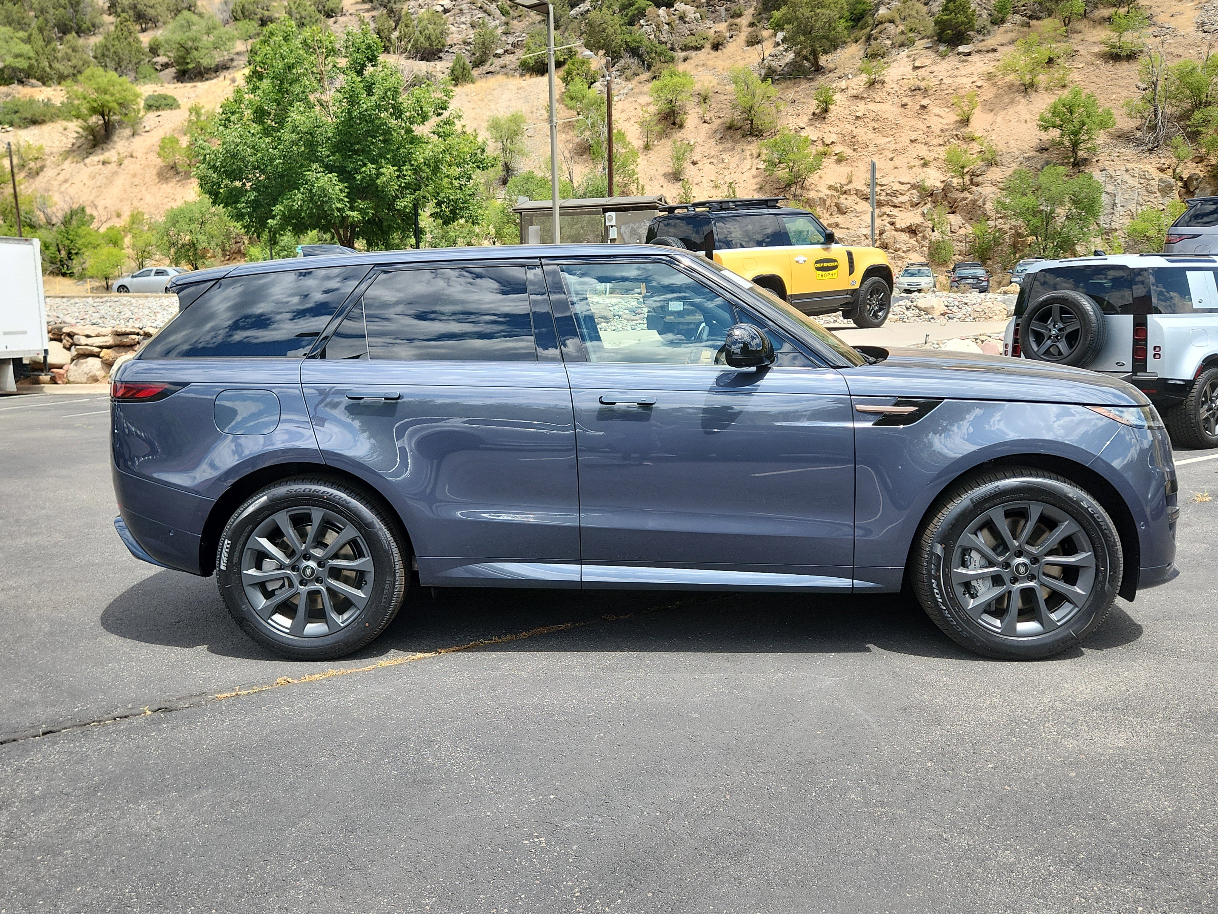New 2025 Land Rover Range Rover Sport Dynamic SE image 2