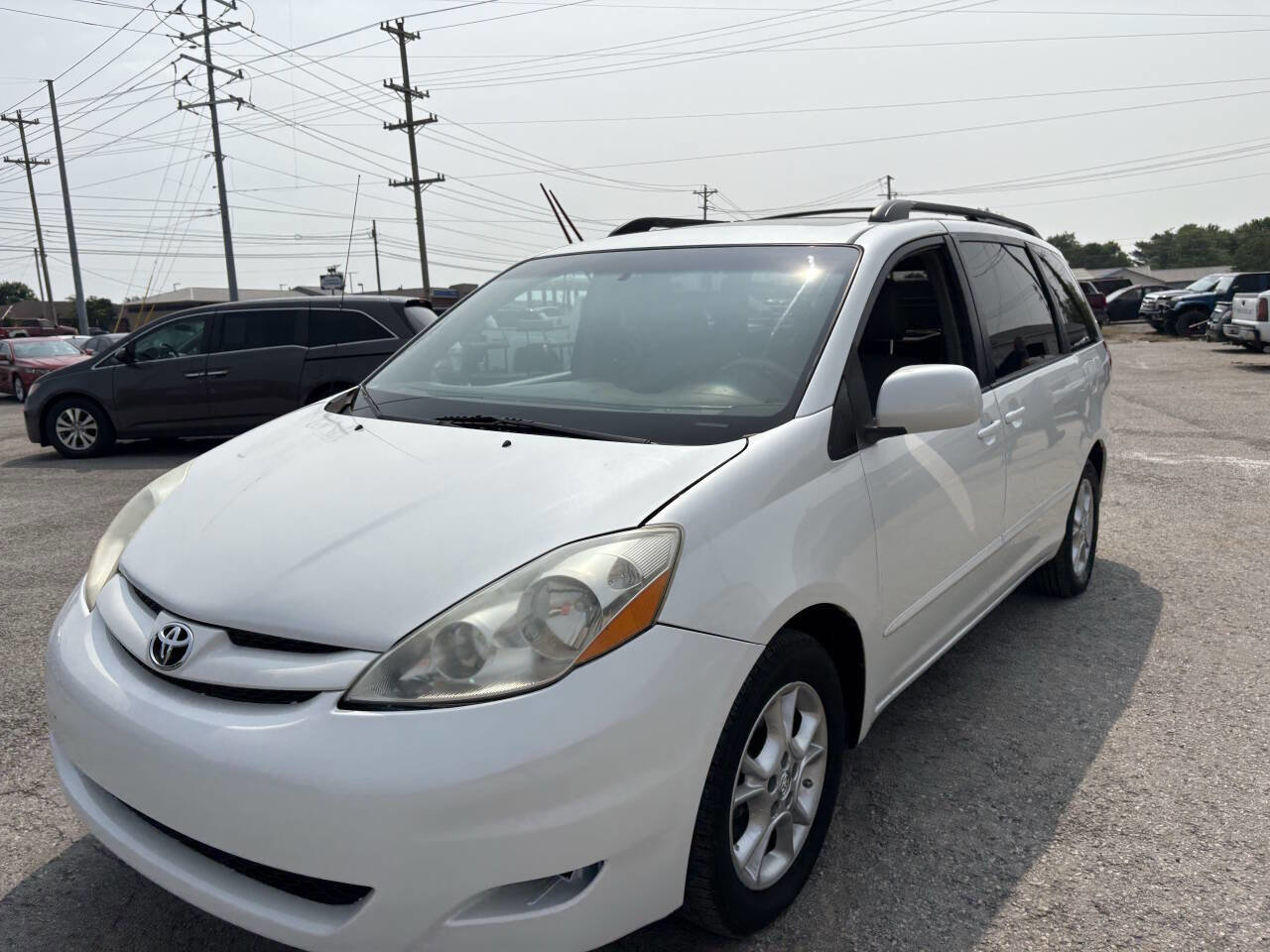 Used 2010 Toyota Sienna image 3
