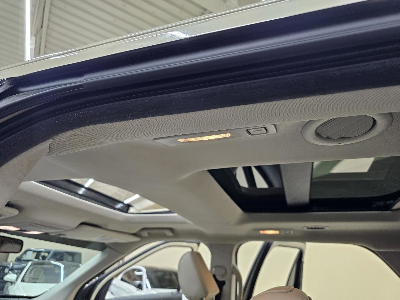 Used 2018 Ford Explorer Platinum image 41