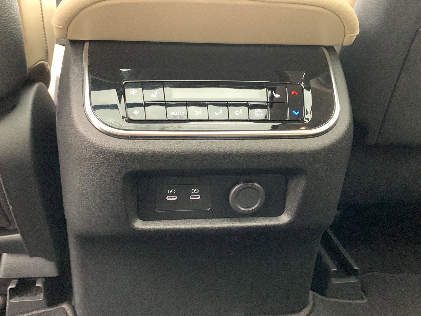 Certified 2025 Nissan Armada Platinum w/ Convenience Package image 32