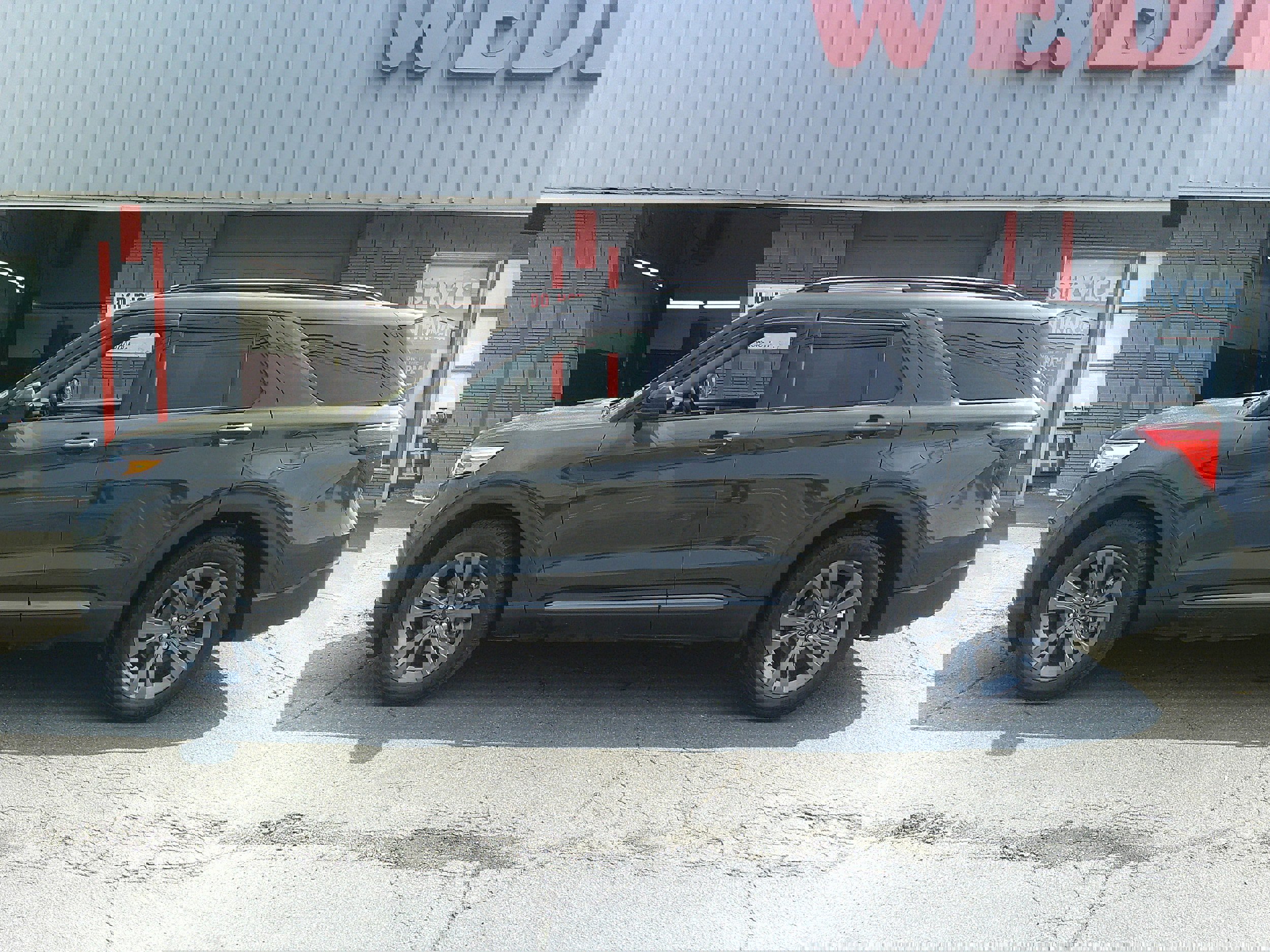 Used 2023 Ford Explorer XLT w/ Equipment Group 202A image 2
