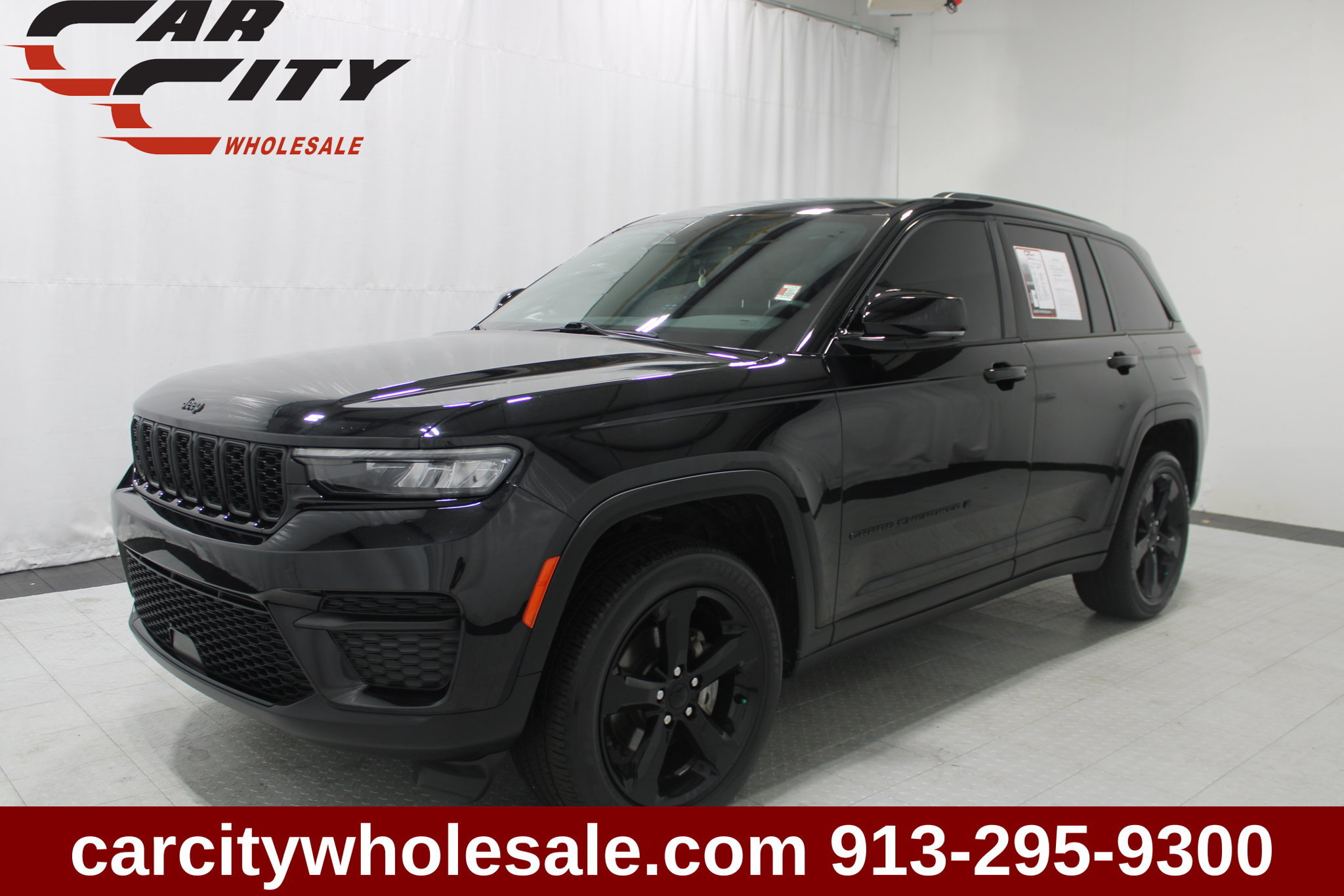 Used 2023 Jeep Grand Cherokee Altitude AWD/4WD image 1