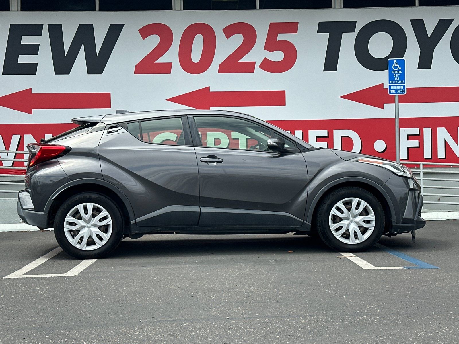 Used 2020 Toyota C-HR LE image 6