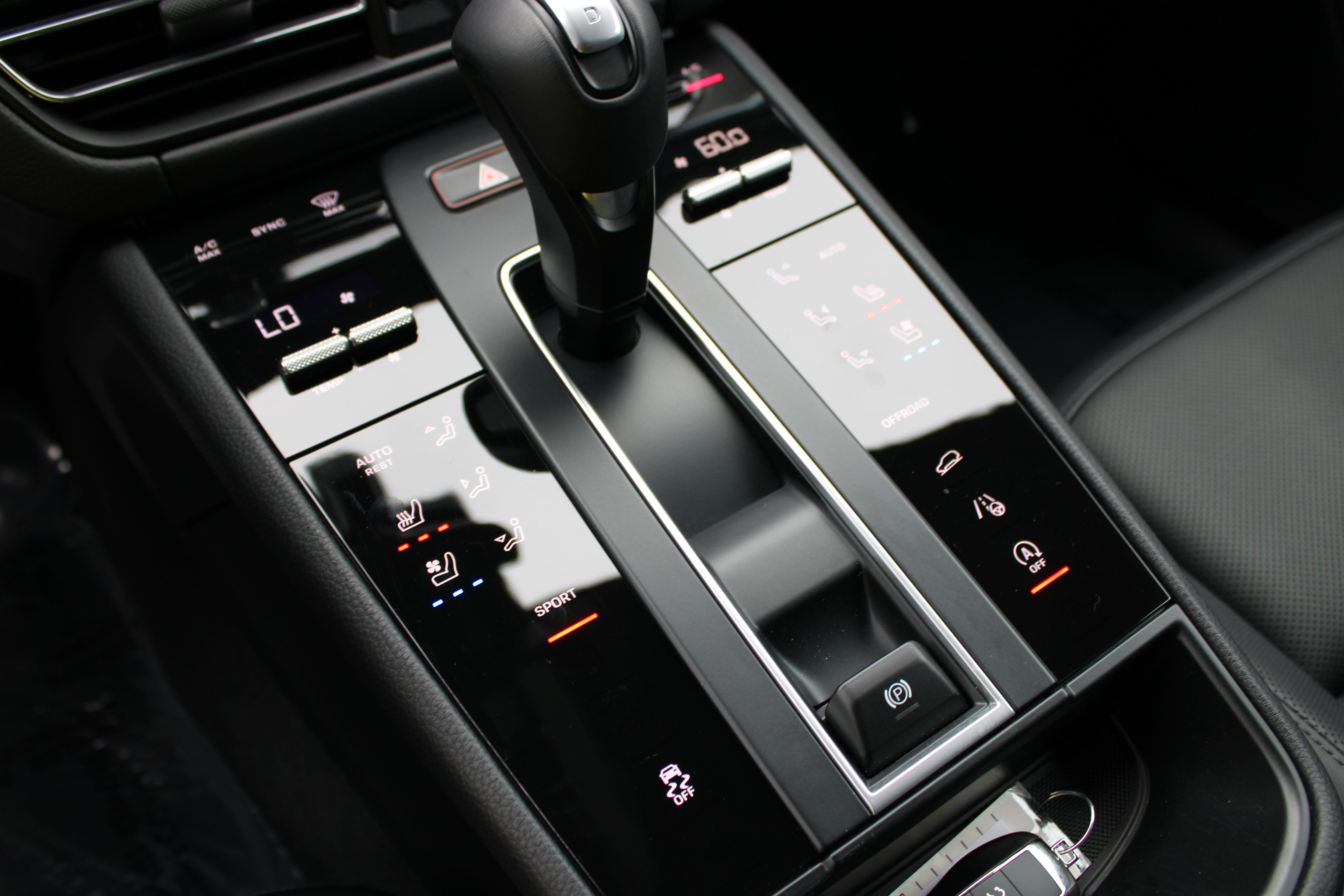 Certified 2026 Porsche Macan AWD/4WD image 25