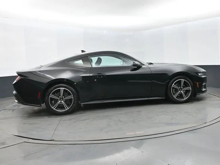 Used 2024 Ford Mustang Coupe image 4