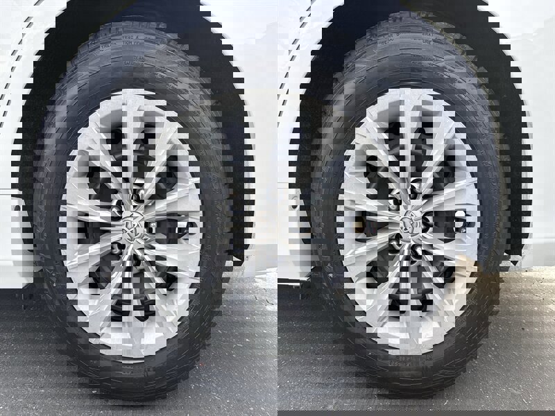 Used 2017 Toyota Camry LE image 20