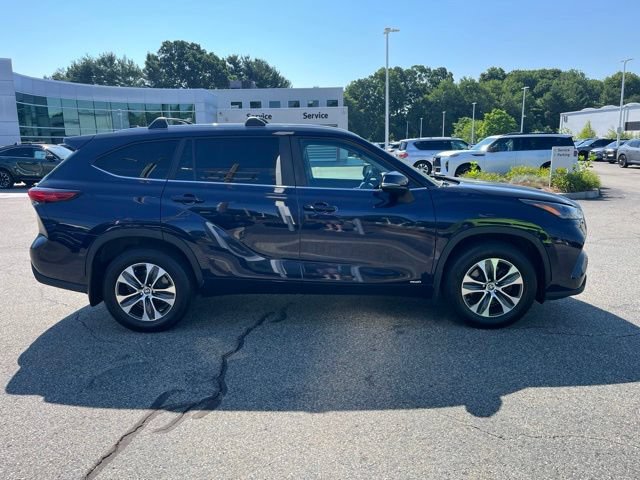 Used 2023 Toyota Highlander XLE AWD/4WD image 2
