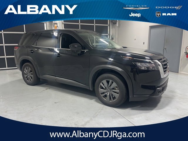 Used 2023 Nissan Pathfinder S image 1