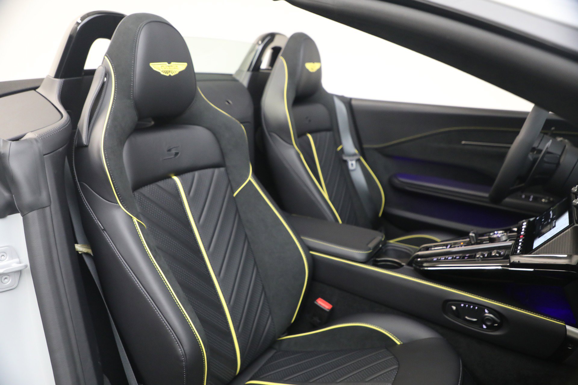 New 2026 Aston Martin V8 Vantage S RWD image 36