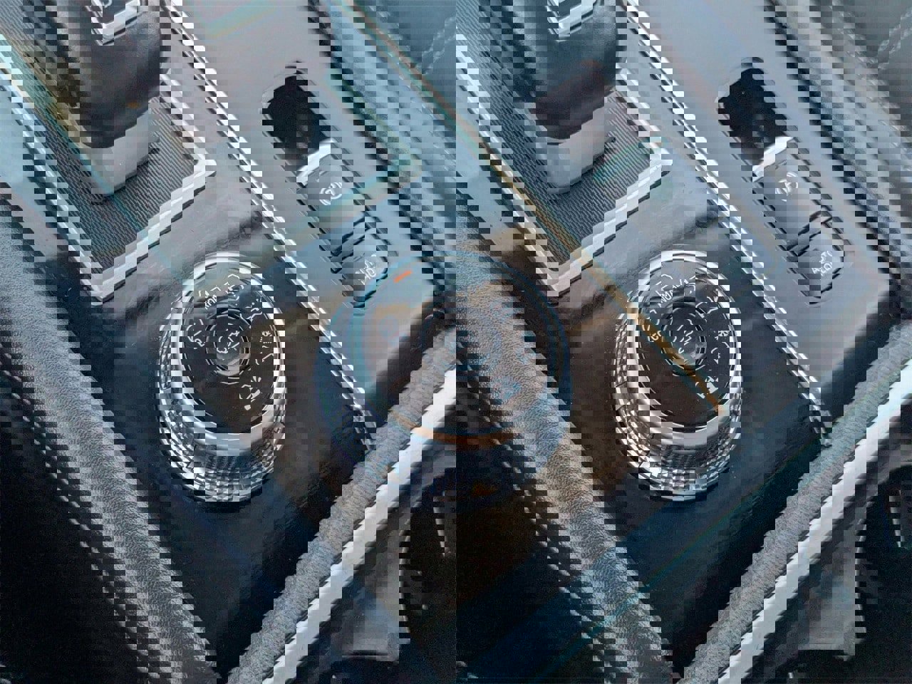 Used 2024 Mitsubishi Outlander AWD image 29