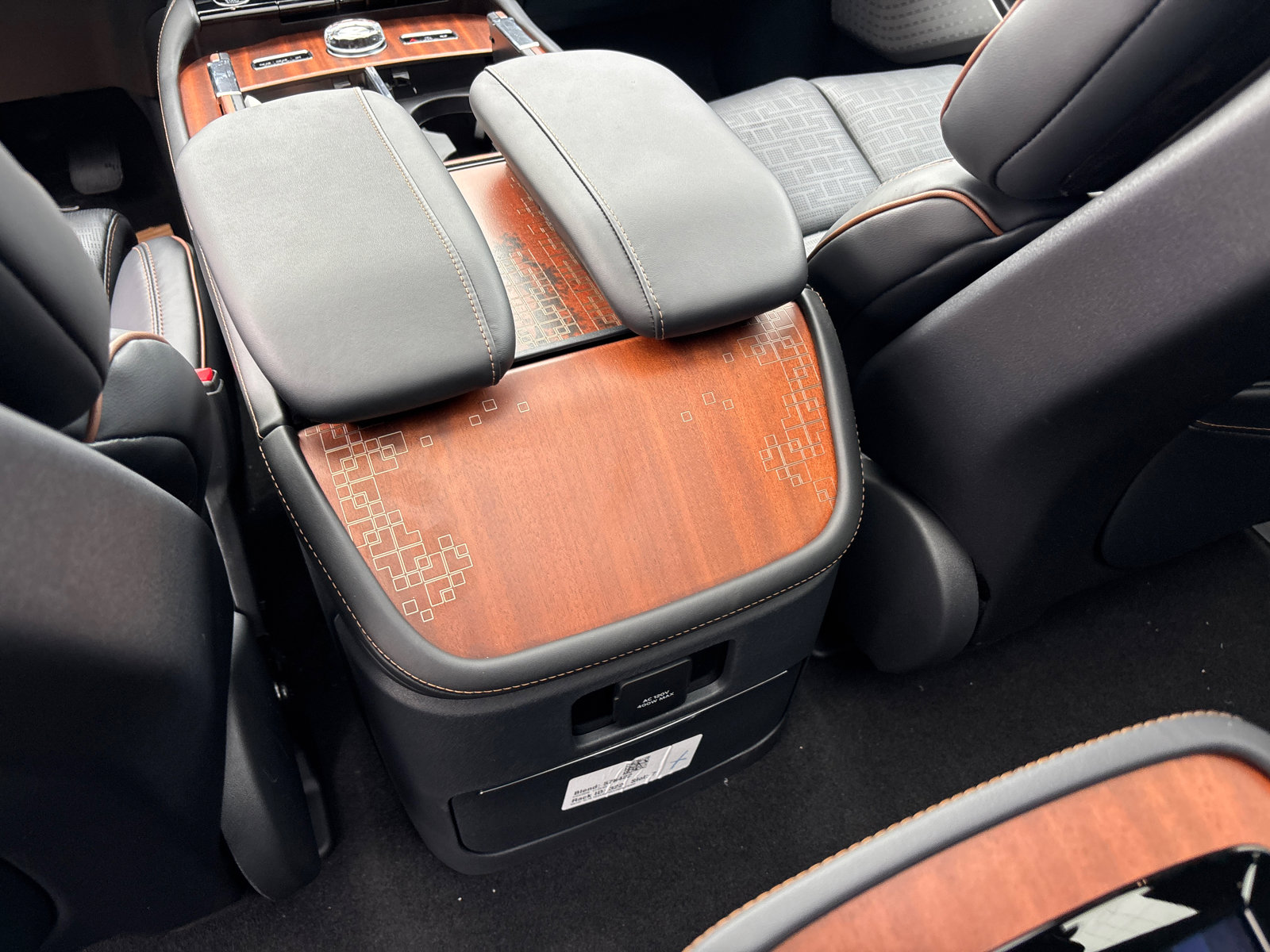 New 2026 Lincoln Navigator L Black Label AWD/4WD image 32