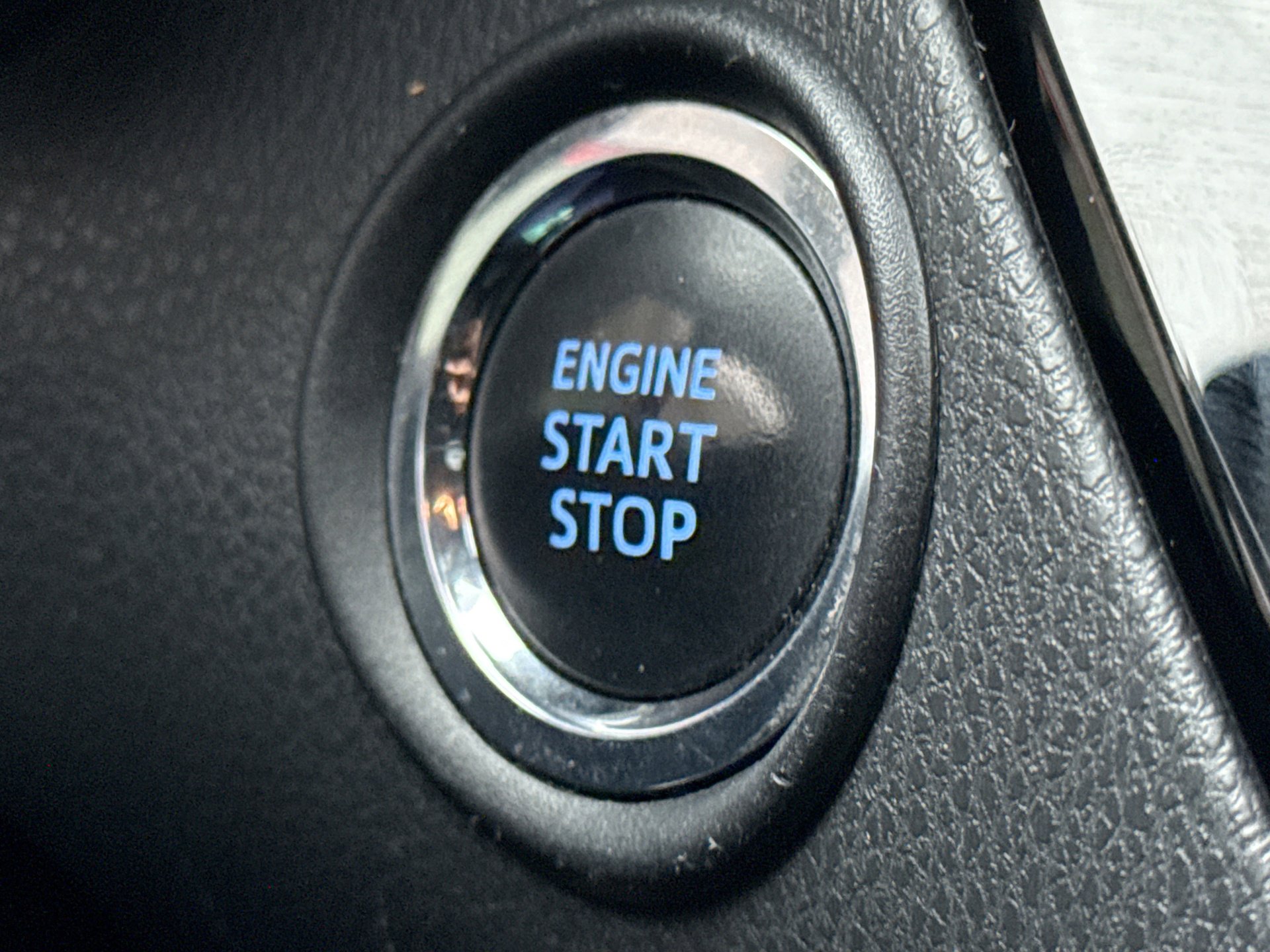 Used 2021 Toyota C-HR XLE image 19