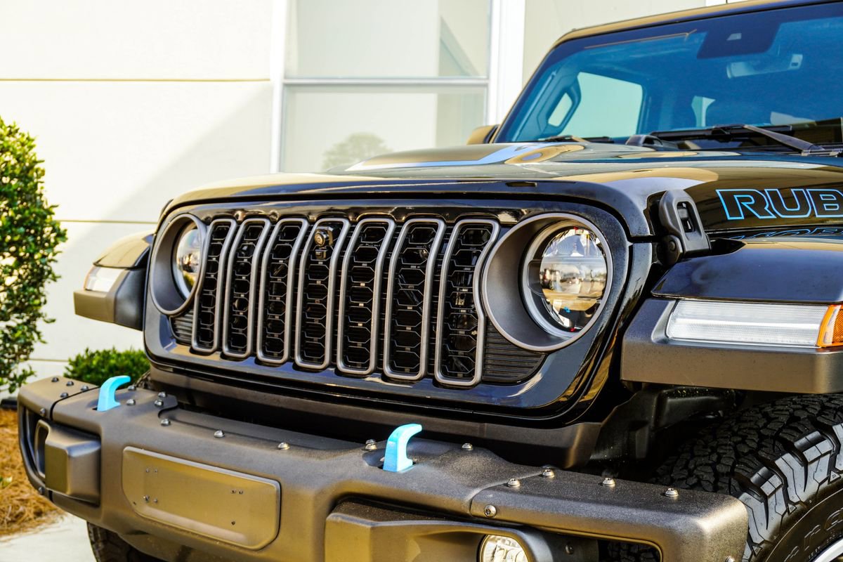 Used 2024 Jeep Wrangler Unlimited Rubicon 4xe image 2