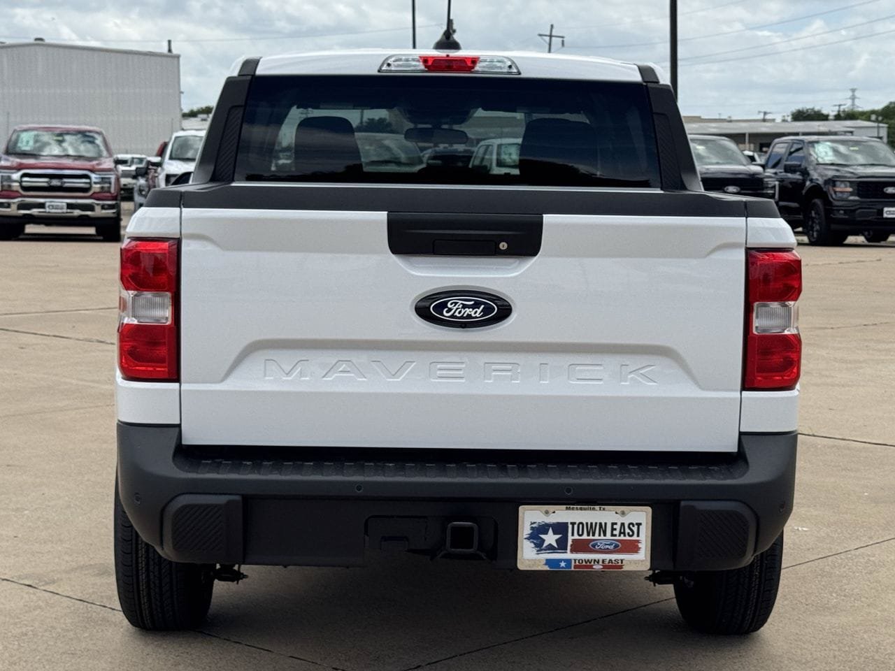 New 2026 Ford Maverick XLT w/ XLT Luxury Package FWD image 6