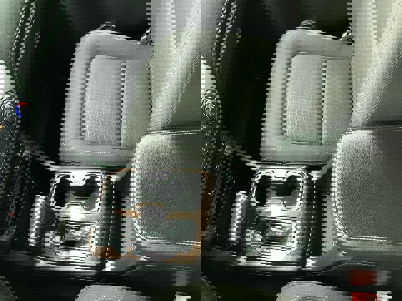 Used 2015 GMC Canyon SLE w/ SLE Convenience Package image 17