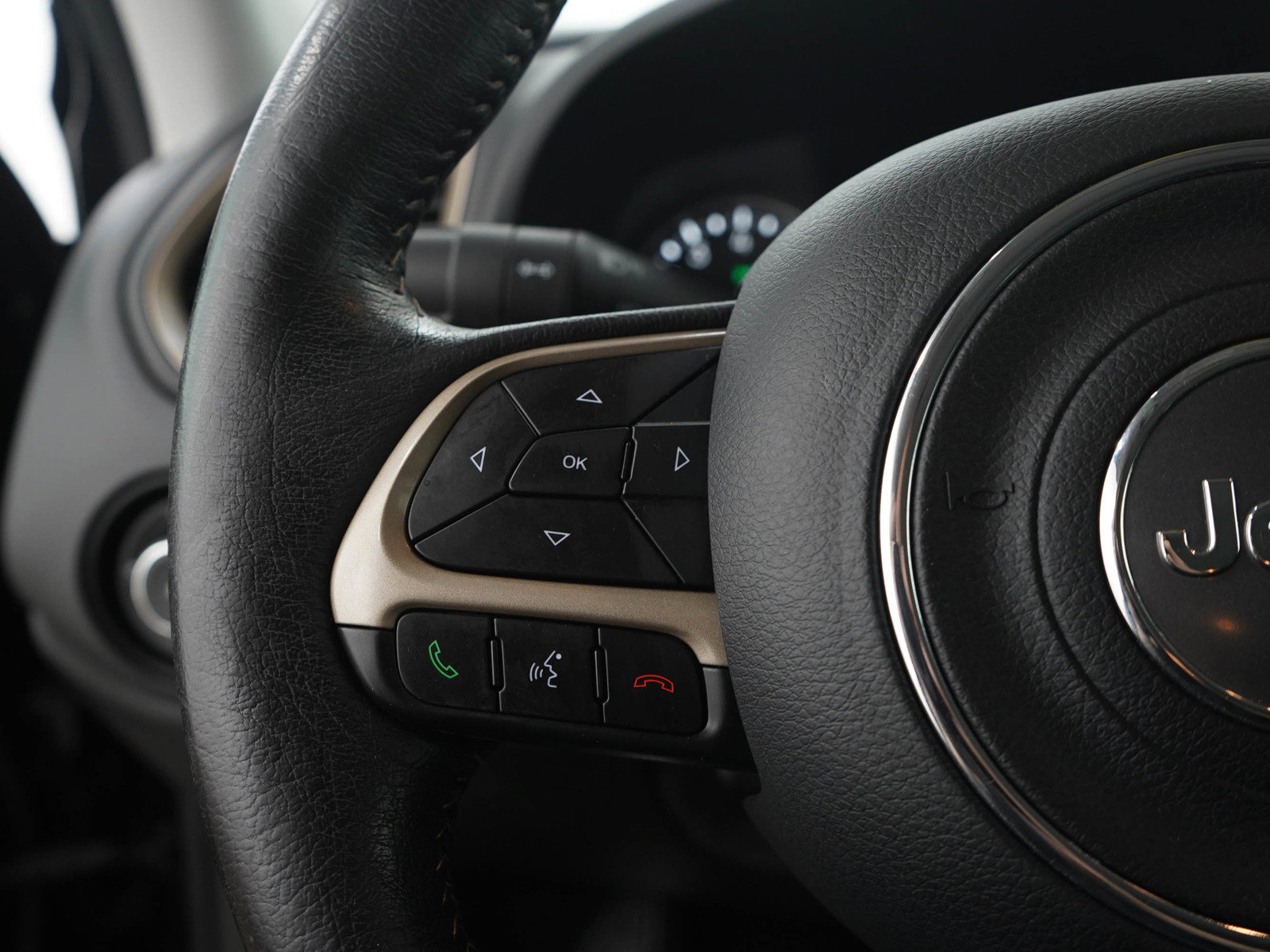 Used 2015 Jeep Renegade Limited AWD/4WD image 25