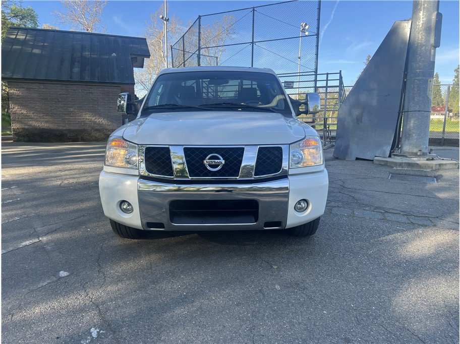 Used 2005 Nissan Titan LE w/ (U01) Nissan Navigation Pkg image 2