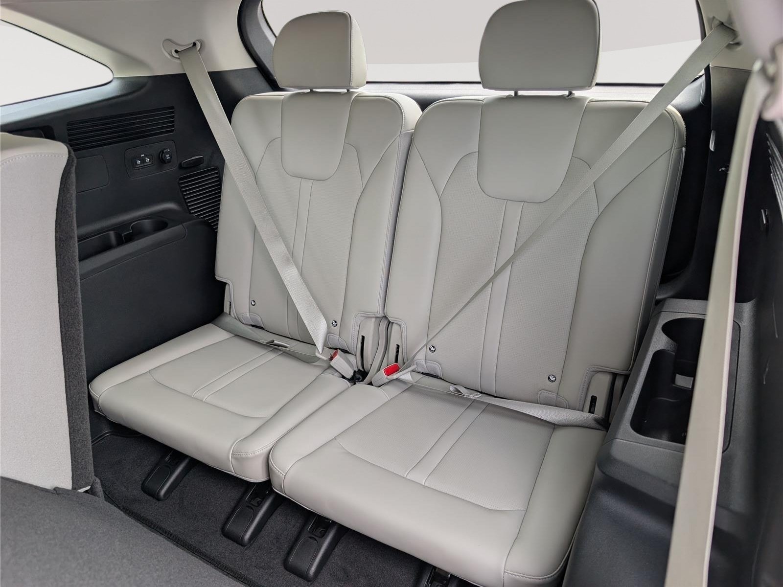 Used 2024 Kia Sorento S FWD image 14
