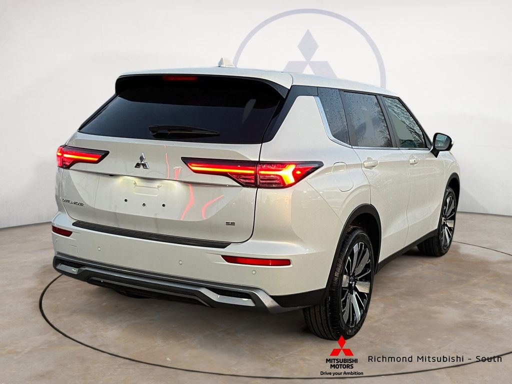 New 2026 Mitsubishi Outlander SE image 3