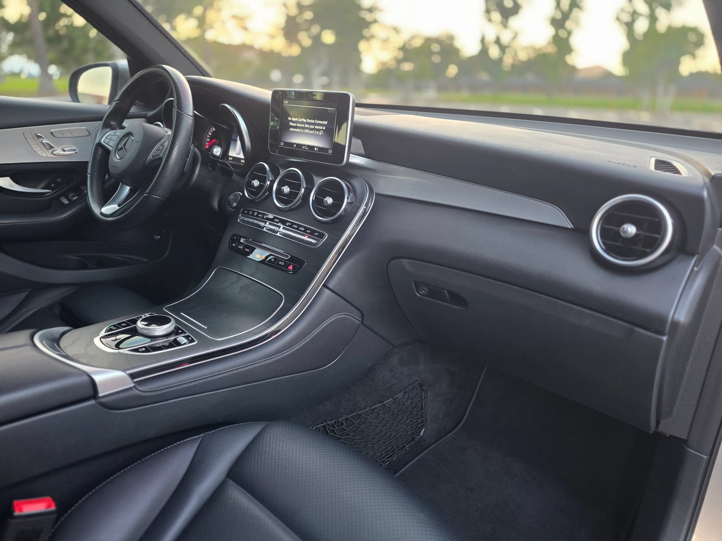 Used 2019 Mercedes-Benz GLC 300 w/ Premium Package image 14