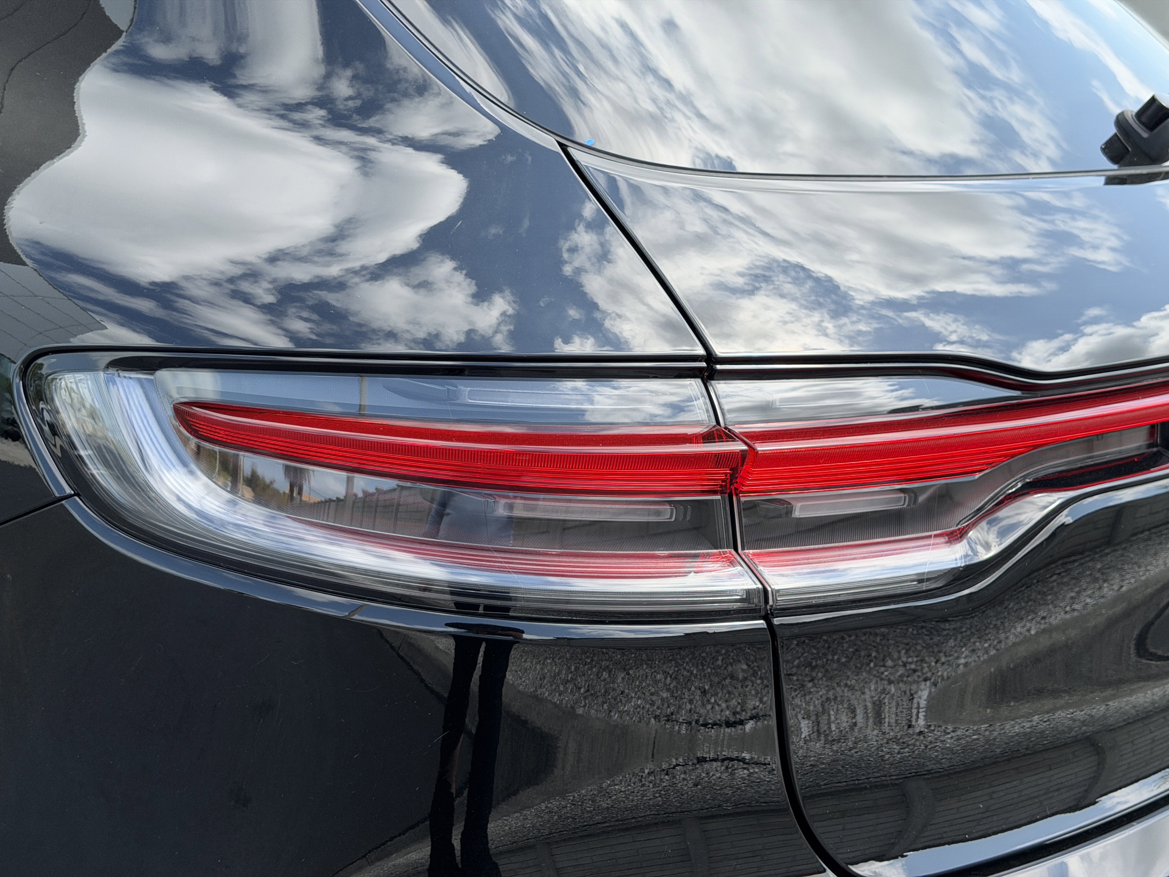 Certified 2024 Porsche Macan image 13