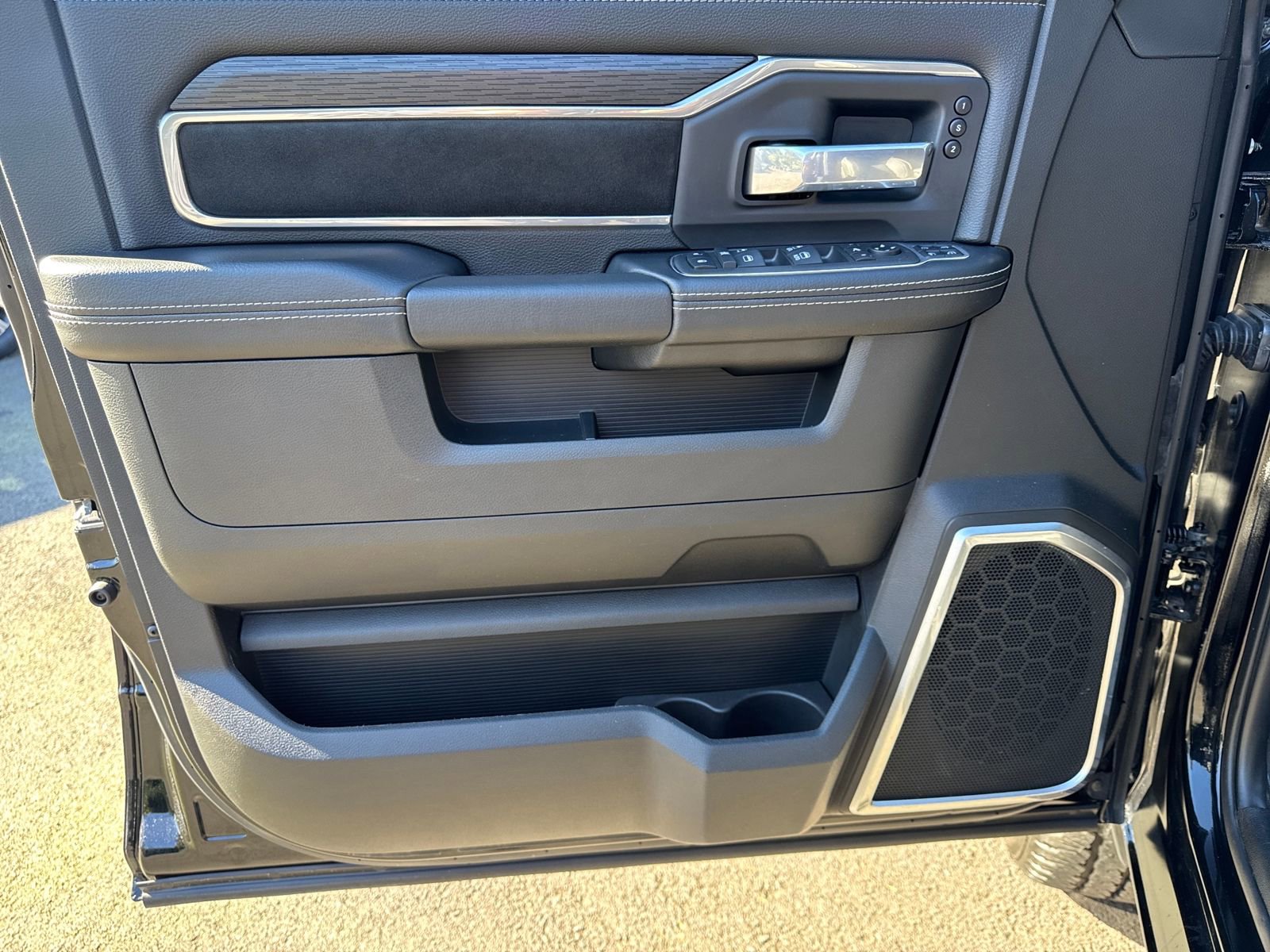 Used 2024 RAM 3500 Laramie w/ Night Edition image 25