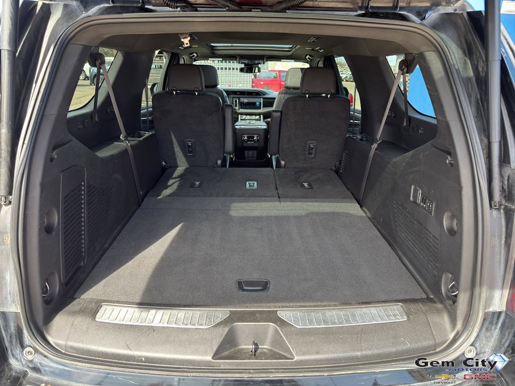 Used 2023 GMC Yukon XL Denali AWD/4WD image 8